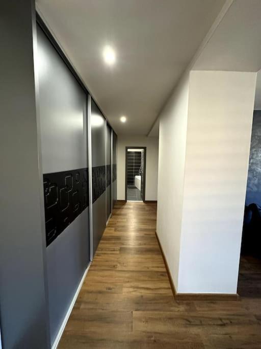 באנסקה ביסטריצה Modern Apartment In City Centre מראה חיצוני תמונה