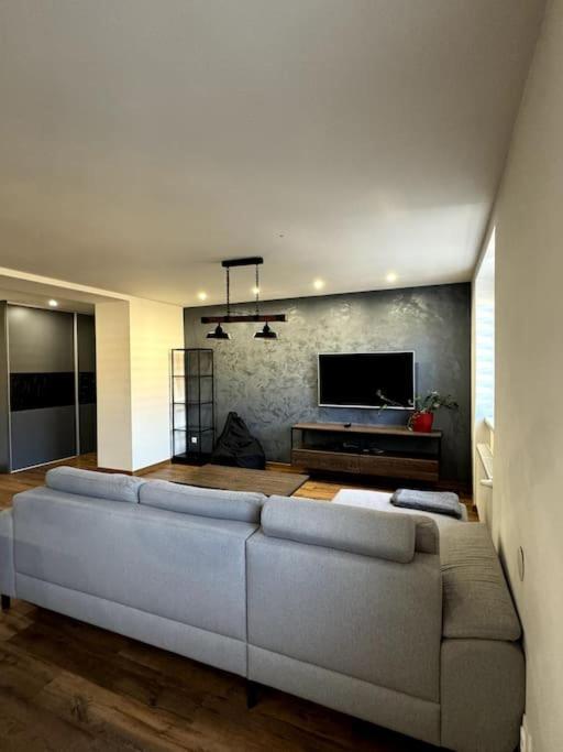 באנסקה ביסטריצה Modern Apartment In City Centre מראה חיצוני תמונה